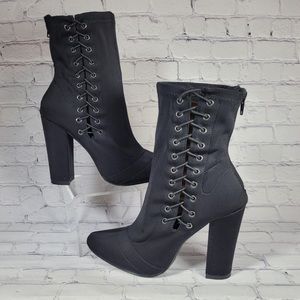 Olivia James lace up short boots size 7